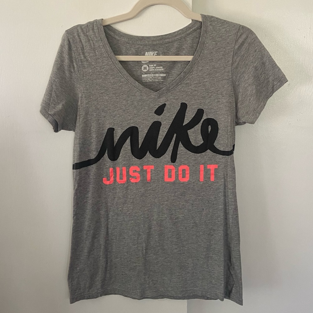 M nike V neck shirt